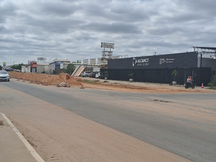 Obra da Travessia Urbana impede acesso de fiéis à Igreja Alcance em Juazeiro (BA)