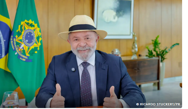 Lula faz exames de imagem da cabeça e está liberado para viagens