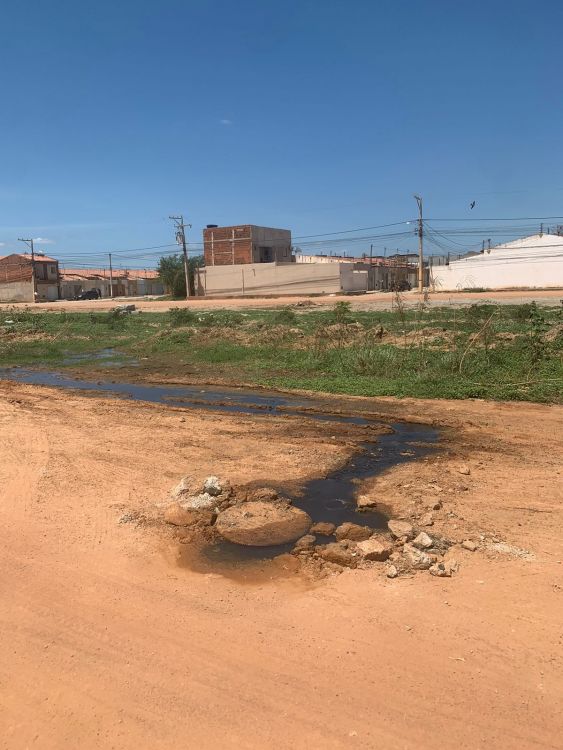 Leitor cobra providencias para esgoto estourado no Monte Castelo, em Juazeiro