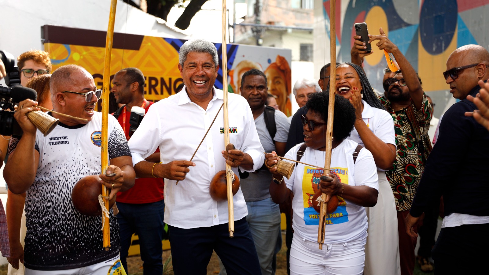 Jerônimo regulamenta lei de salvaguarda da capoeira e dá início à programação do Novembro Negro na Bahia