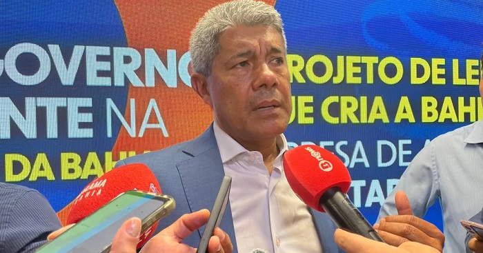 Governador Jerônimo Rodrigues critica situação da saúde pública em Feira de Santana, Camaçari e Juazeiro