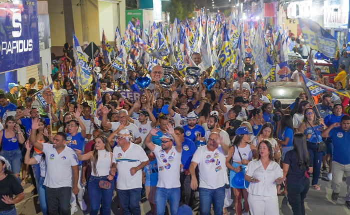 Arrastão do 55 de Celso Carvalho impressiona pela multidão e alegria das pessoas no João Paulo II, diz assessoria