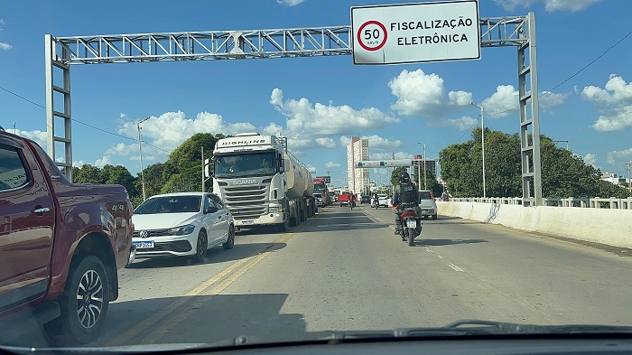 Fase de simulações tem início na rampa de descida da Ponte Presidente Dutra e trânsito já está lento