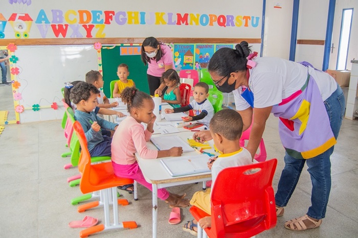 Prefeitura de Juazeiro cumpre compromisso e efetiva o pagamento de abono de férias dos professores