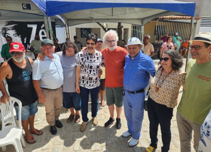 Renato Teixeira visita terra onde nasceu o Poeta Zé Marcolino, autor da música Numa Sala de Reboco