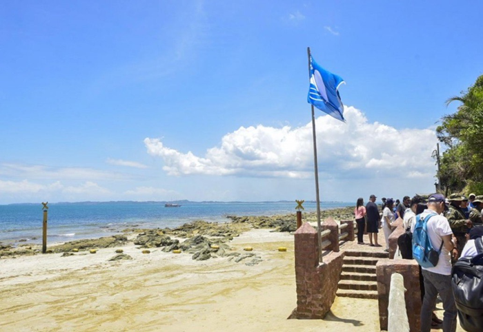 Selo Bandeira Azul qualifica turismo de sol e praia na Bahia