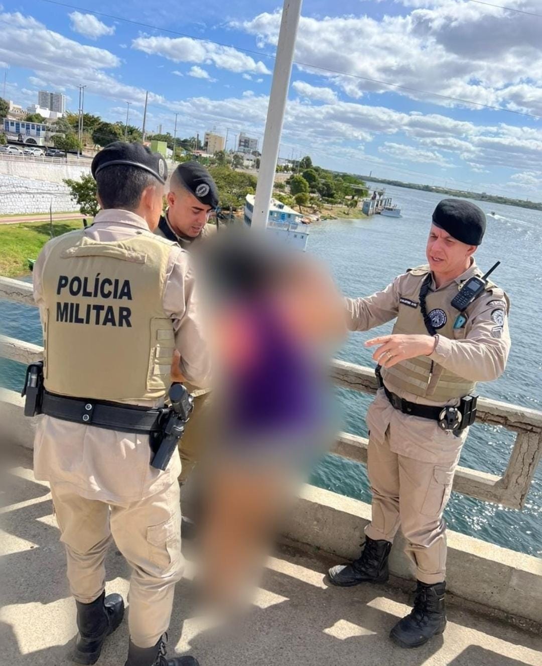 POLICIAIS MILITARES DA 73ª CIPM EVITAM SUICÍDIO EM JUAZEIRO-BA
