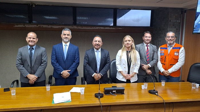 O deputado Roberto Carlos liderou o lançamento da Frente Parlamentar em Defesa do Ensino Técnico na Bahia