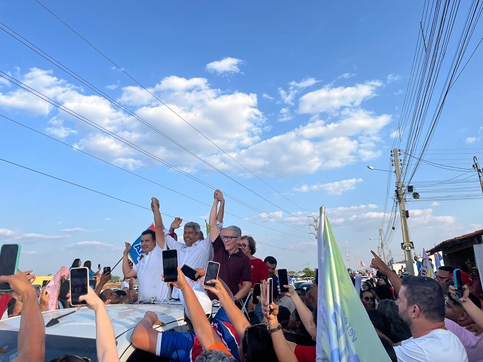 Jerônimo Rodrigues participa de carreata ao lado de Andrei Gonçalves, em Juazeiro