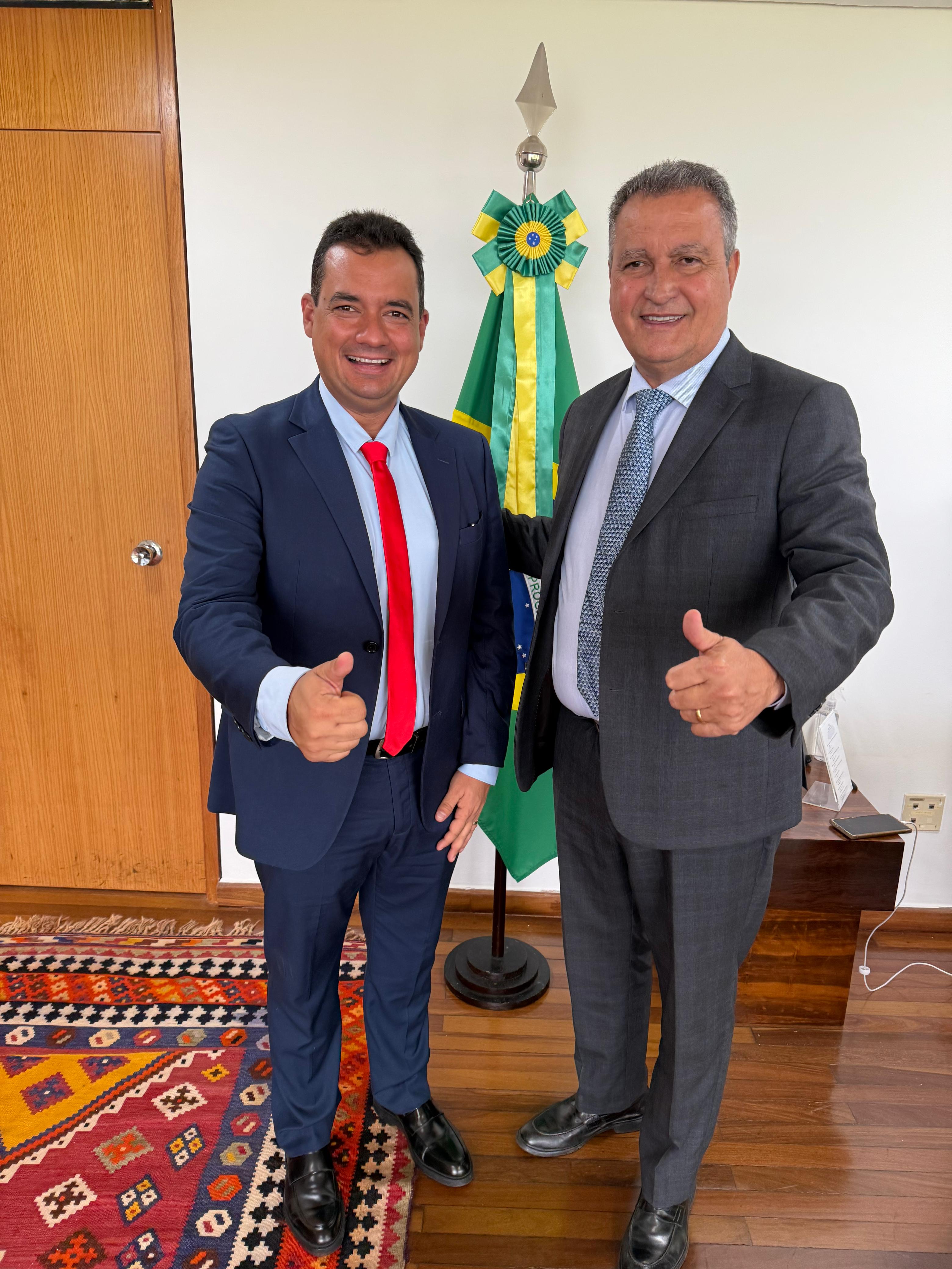 Andrei comemora ao lado do ministro Rui Costa a 1ª etapa do projeto do Canal do Sertão Baiano, que começa as obras no início de 2025