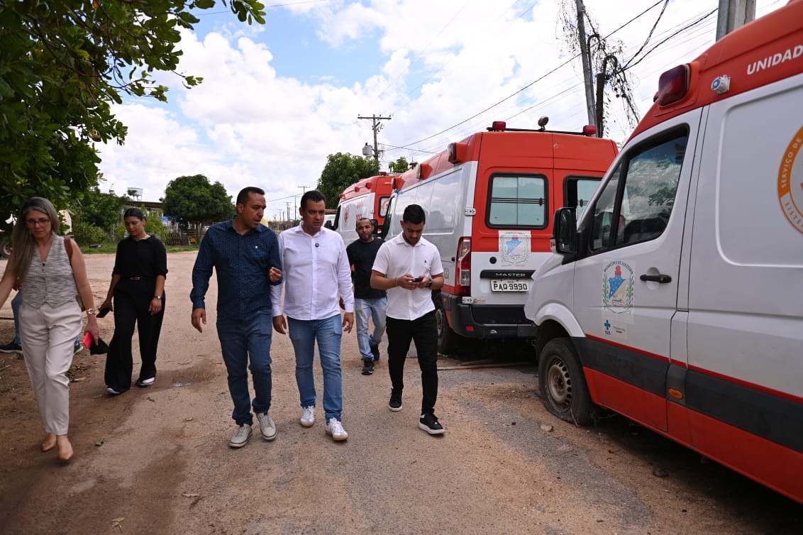 Prefeito de Juazeiro visita depósito e garagem da Secretaria de Saúde e se depara com situação de abandono