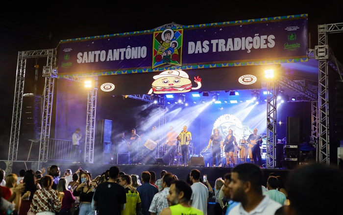 Forró e arrasta-pé marcam a abertura da 3ª edição do Santo Antônio das Tradições em Juazeiro; Festa segue até o domingo (9)