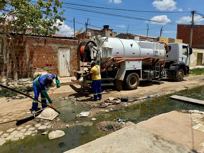 Em menos de uma semana, SAAE de Juazeiro realiza mais de 500 serviços de desobstrução de esgotos em Juazeiro