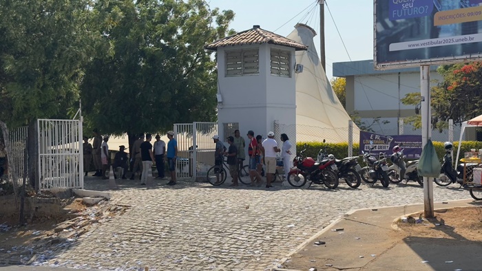 Eleição em Juazeiro e Petrolina inicia com tranquilidade e segurança. Eleitores já nas filas