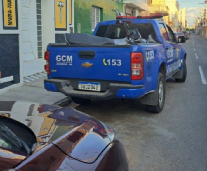 Guarda Civil Municipal recolhe moto abandonada no centro de Juazeiro