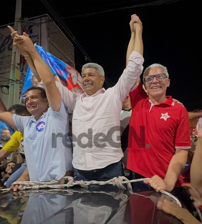 Com a presença do Governador da Bahia, prefeito eleito de Juazeiro comemora vitória na avenida Adolfo Viana