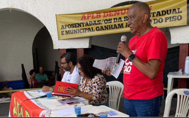Trabalhadores da rede estadual de educação iniciam paralisação atividades por 48 horas na Bahia