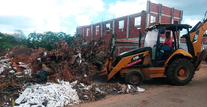 Prefeitura de Juazeiro intensifica a retirada de descartes irregulares nos bairros Penha e Água Bela