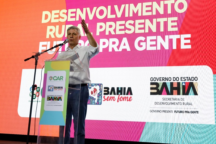 Governo da Bahia lança Plano Safra para agricultura familiar e entrega máquinas e equipamentos agrícolas