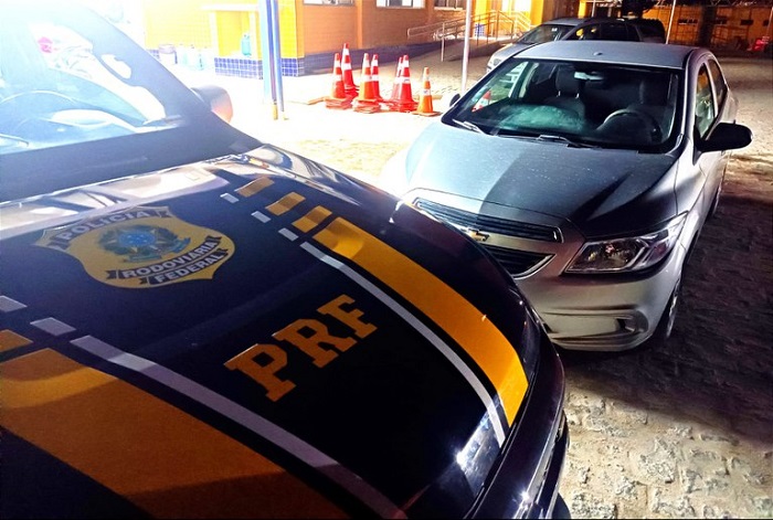 Motorista troca carro por veículo roubado e é detido pela PRF em Garanhuns