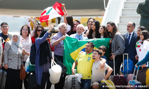 Repatriados do Líbano são recebidos por Lula em São Paulo