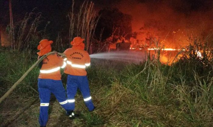 Bombeiros relatam riscos à saúde, mas treino e equipamentos salvam