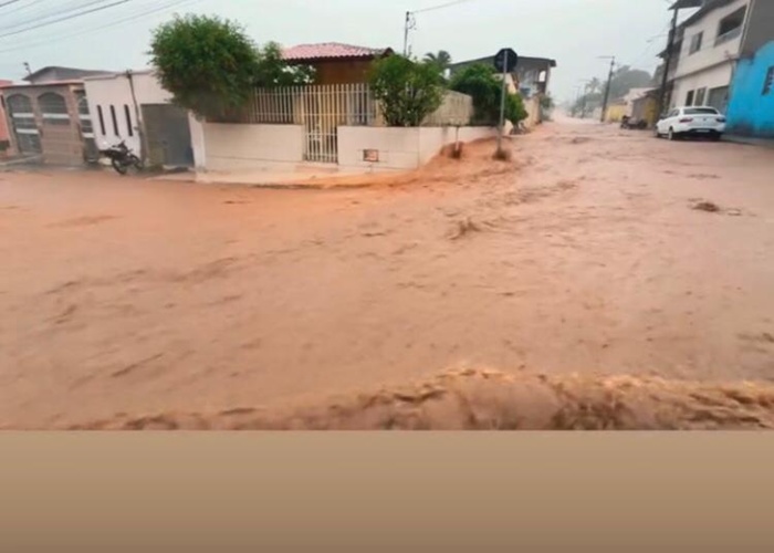 Jaguarari: força da água assusta moradores e alaga ruas. Confira situação de Casa Nova e Campo Formoso