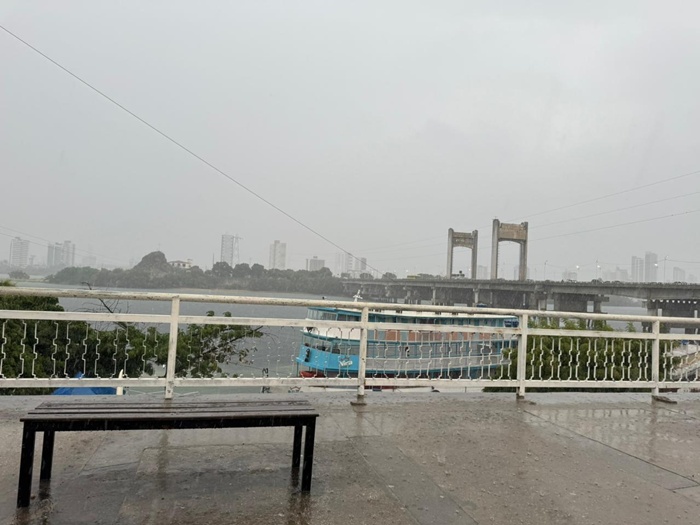 Chove em Juazeiro e Petrolina na manhã desta segunda-feira (25)