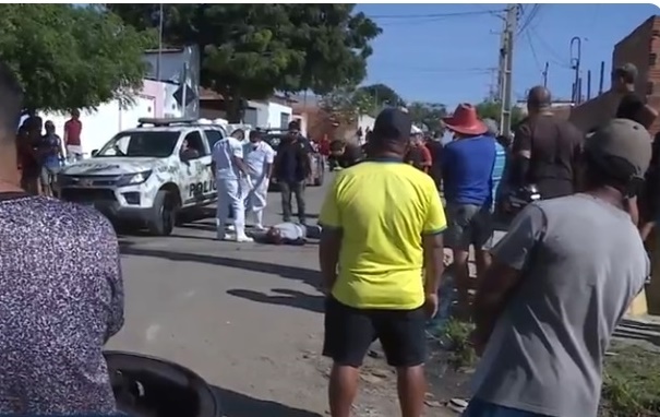 Duas pessoas são assassinadas a tiros em frente ao presídio Doutor Edvaldo Gomes em Petrolina