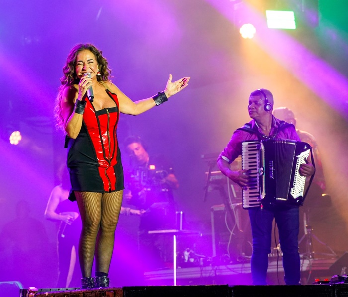 "Que não percamos o respeito aos grandes mestres que nos ensinaram a beleza das músicas de São João", diz Daniela Mercury