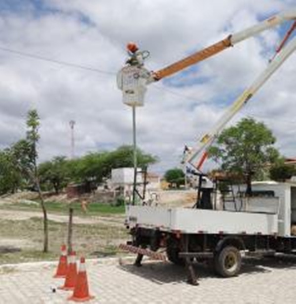 Juazeiro intensifica manutenção da iluminação pública em bairros e comunidades rurais