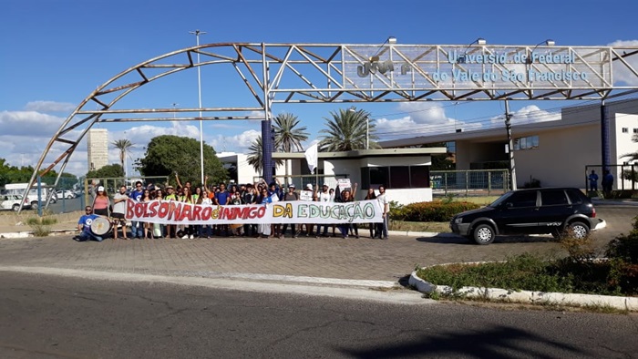 Estudantes da UNIVASF realizam protesto nesta quarta-feira (19)