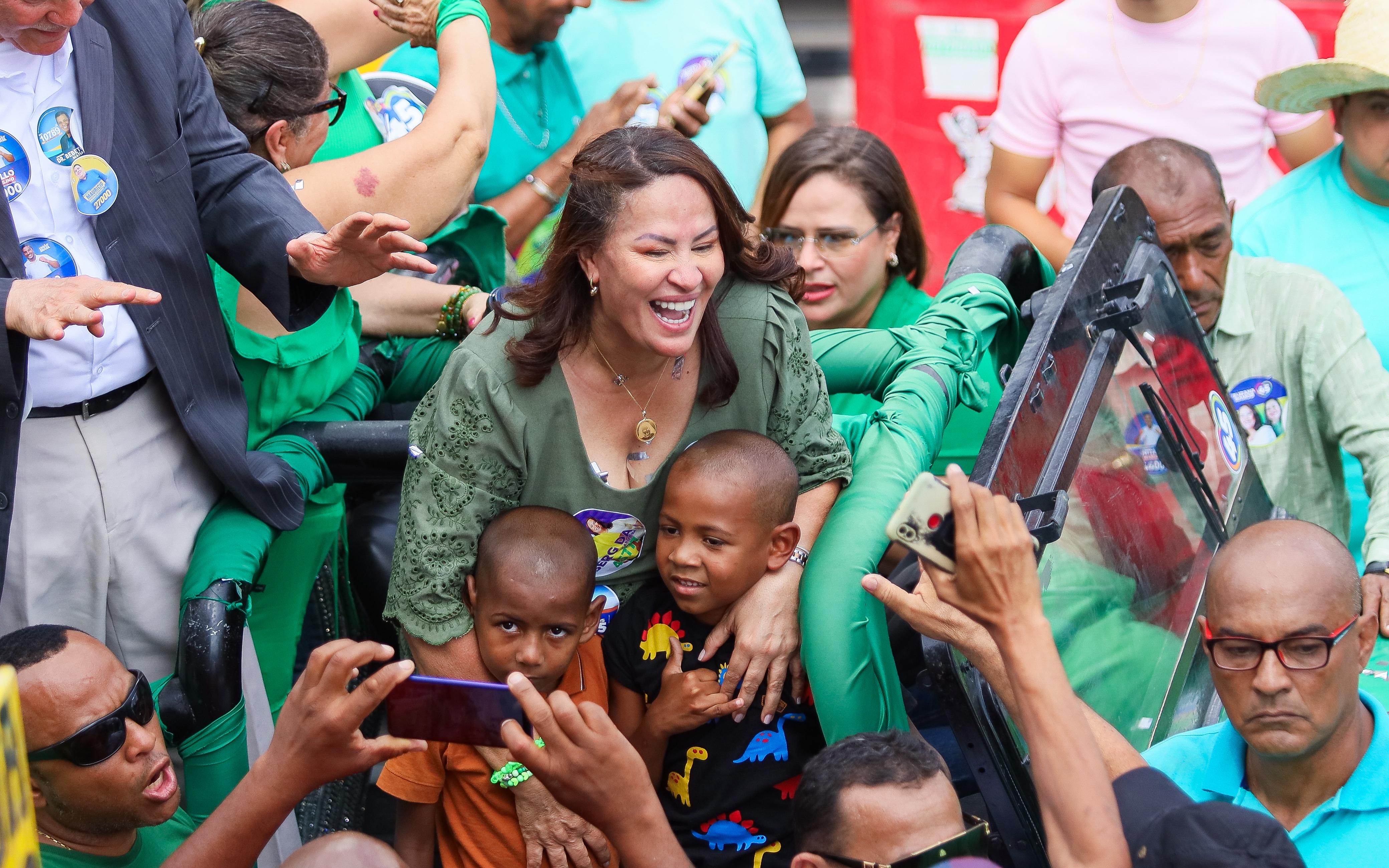 Milhares de juazeirenses mergulham na onda verde e comprovam o favoritismo de Suzana Ramos neste 7 de setembro, diz assessoria