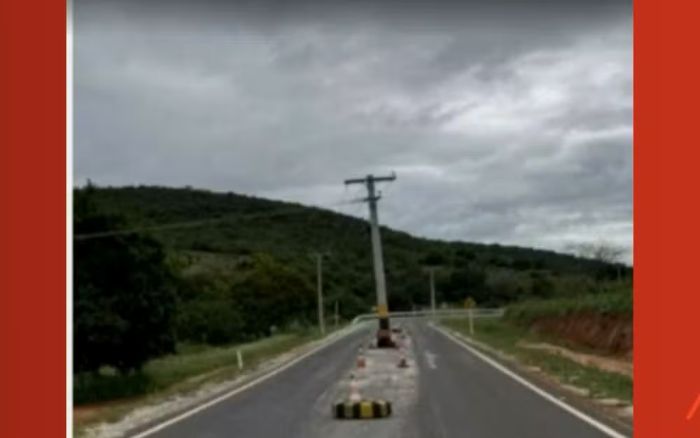 Poste instalado no meio de rodovia na Bahia viraliza nas redes sociais