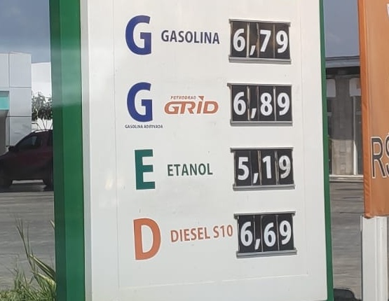 Gasolina sofre reajuste e fica mais cara na Bahia