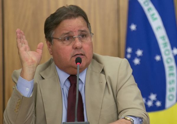 Geddel responde a provocação chamando Isaac Carvalho de “rameira Velha”, em site da capital. confira: