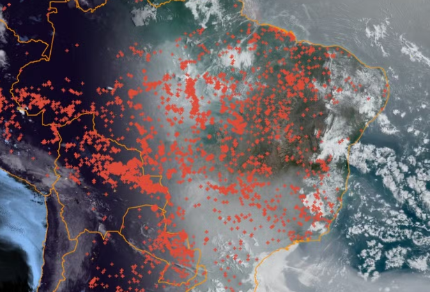 Fumaça de incêndios cobre o céu do Brasil. Chapada do Araripe continua com céu cinzento