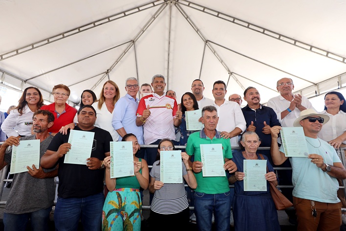 Governo entrega títulos de terra em Juazeiro e fortalece agricultura familiar do Território