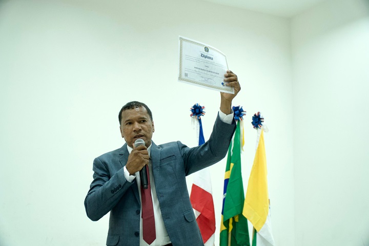 “Esse diploma é do povo”, afirma Murilo Bomfim em cerimônia de diplomação em Curaçá