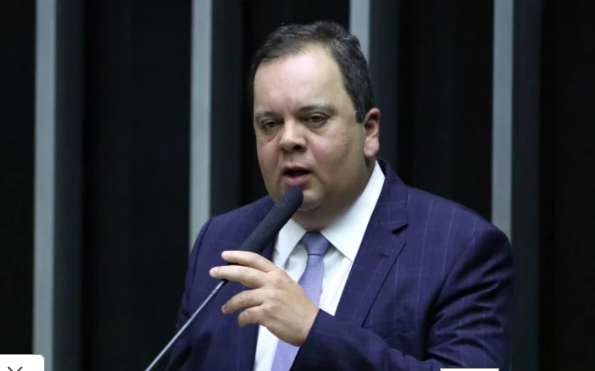 Traição é um termo muito forte, a vida é feita de escolhas,  diz Elmar sobre posicionamento de presidente da Câmara dos Deputados