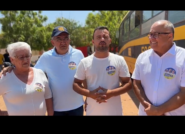 Candidato Celso Carvalho votou na Escola Celso Cavalcante de Carvalho, no Distrito de Mandacaru