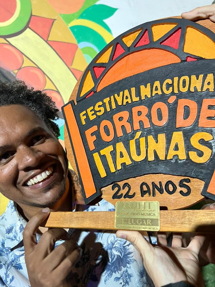 Músico petrolinense  ganha o maior e mais tradicional Festival de Forró Pé de Serra do Mundo