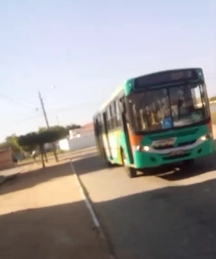 Moradora do Residencial São Francisco, Juazeiro reclama dos constantes atrasos dos ônibus