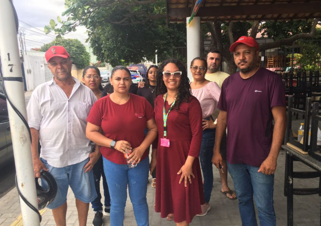 Petrolina:  pais de estudantes fazem protesto e pedem melhorias na infraestrutura da Escola Estadual Areia Branca