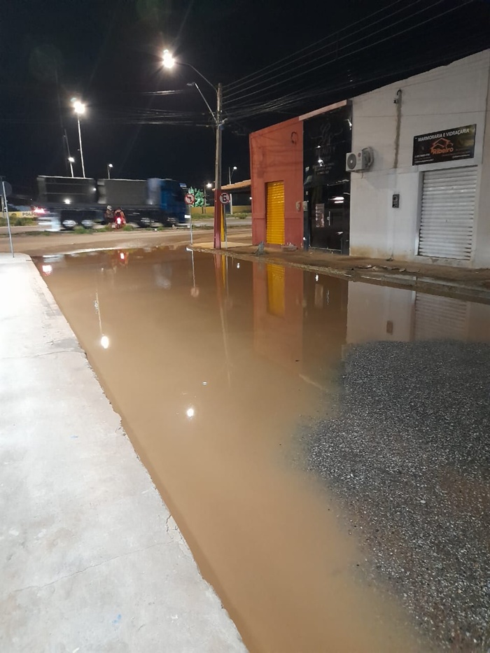 "Dois dias sem chuvas e a prefeitura de Petrolina ainda não tomou providências", reclama morador do bairro Vila Marcela