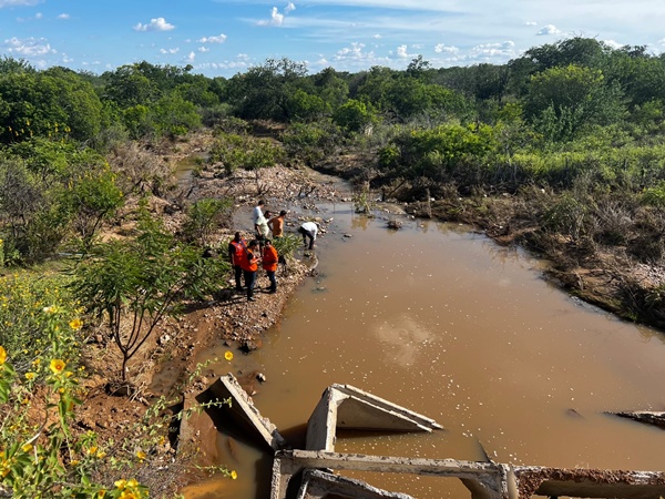 Prefeito visita comunidades afetadas pelas chuvas da sede e do interior de Juazeiro