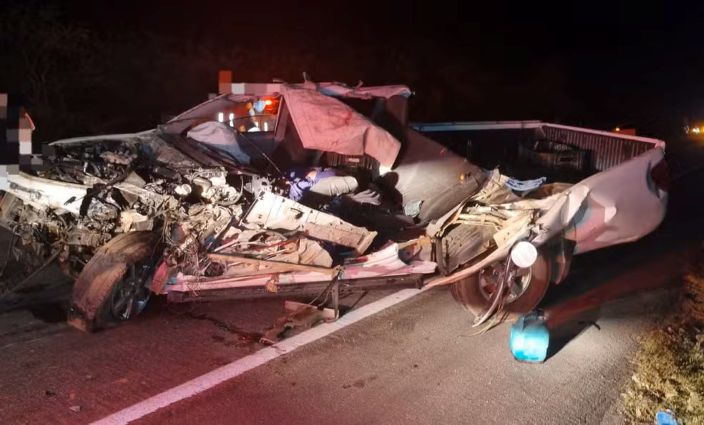 Motorista de caminhonete morre em colisão na BR 407, em Petrolina