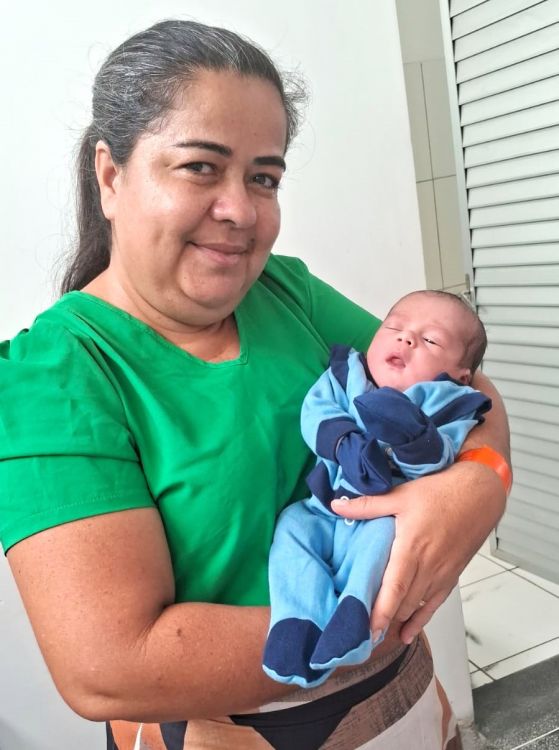 Um menino foi o primeiro bebê a nascer em 2025 no Hospital Dom Malan em Petrolina no Sertão de Pernambuco