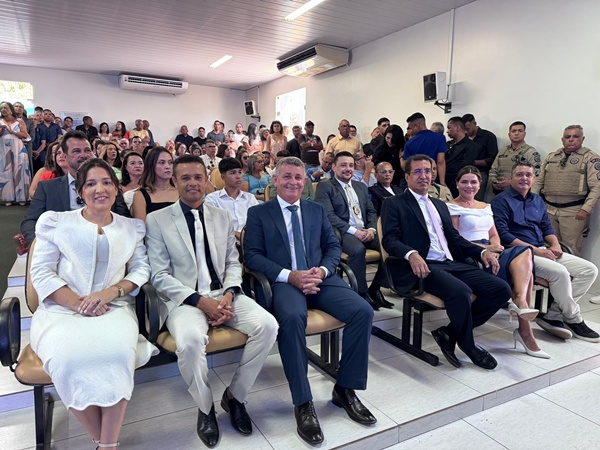 Sento-Sé celebra posse da prefeita Giselda Carvalho e do vice-prefeito Doval Reis