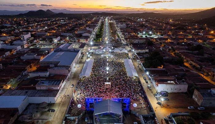 Réveillon 2025 de Sento-Sé terá shows de Silvanno Salles, Rodrigão e Kevi Jonny